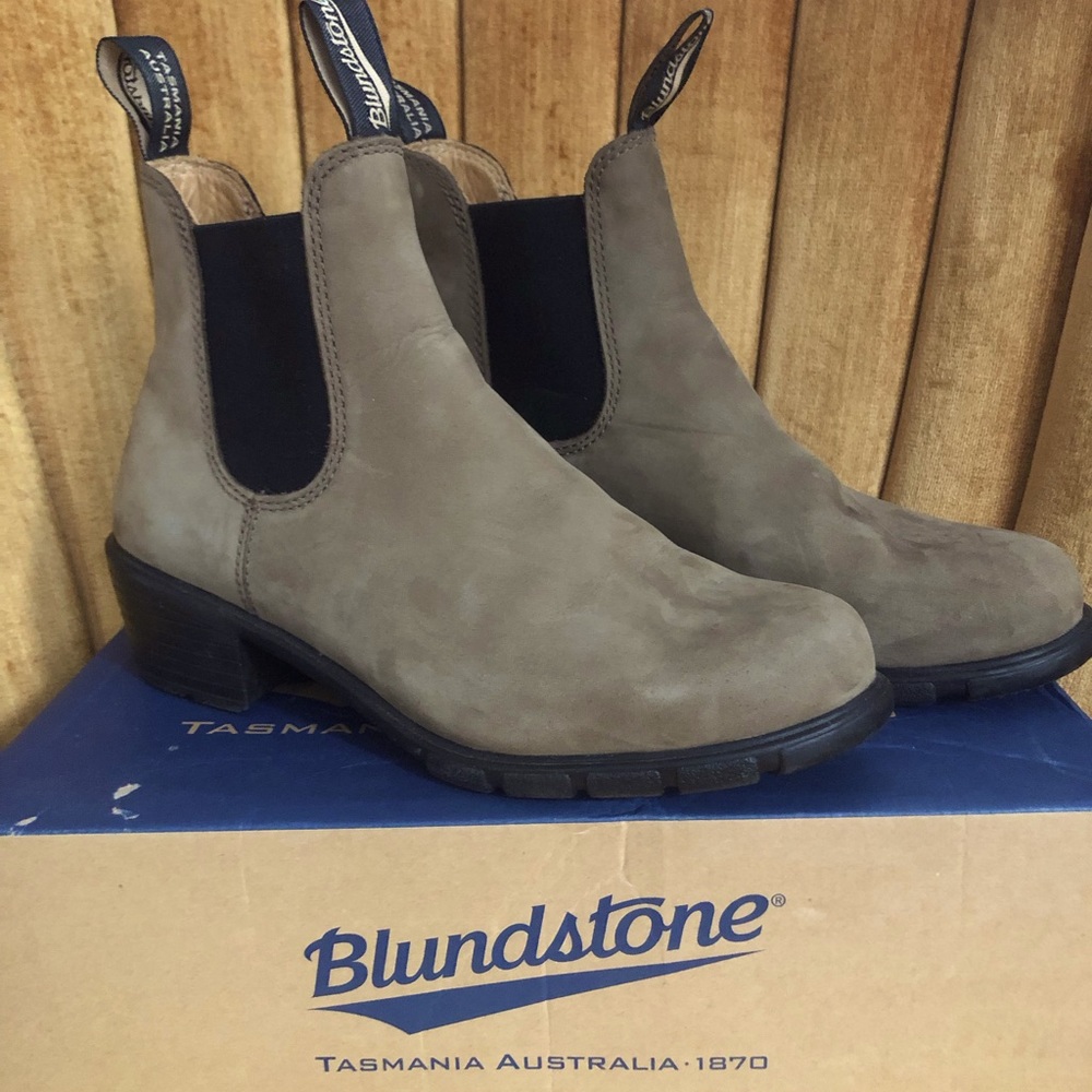 Blundstone 1961 Women’s Heel Boot in Stone Nubuck